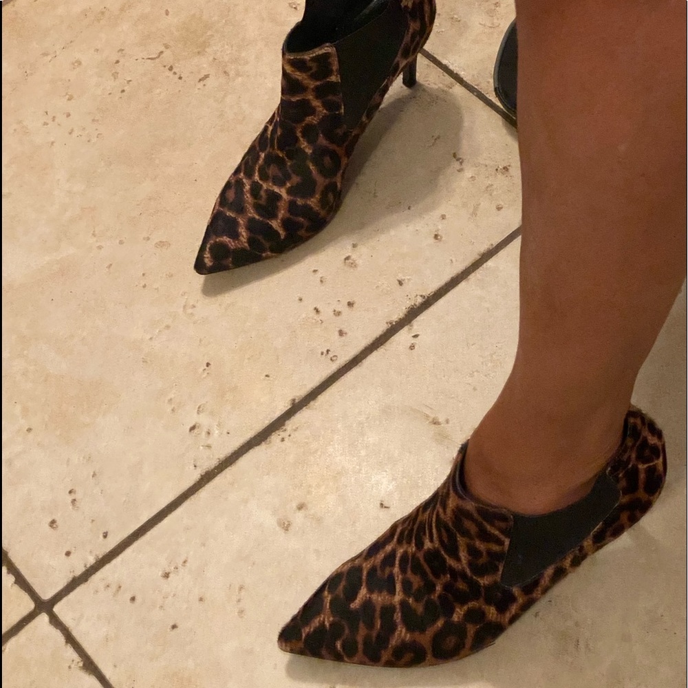 ANIMAL PRINT KITTEN HEEL